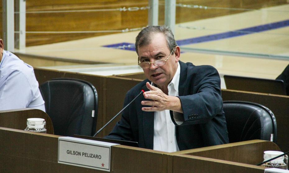 Vereador Pelizaro no plenário da Câmara 