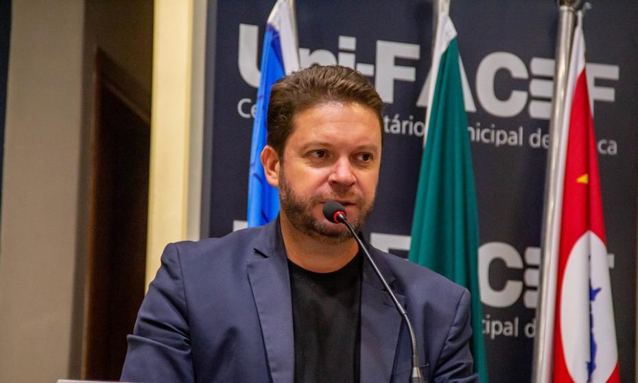 Carlinho Petrópolis fica no PL, agradece convites de partidos e parabeniza prefeito por novas UBSs