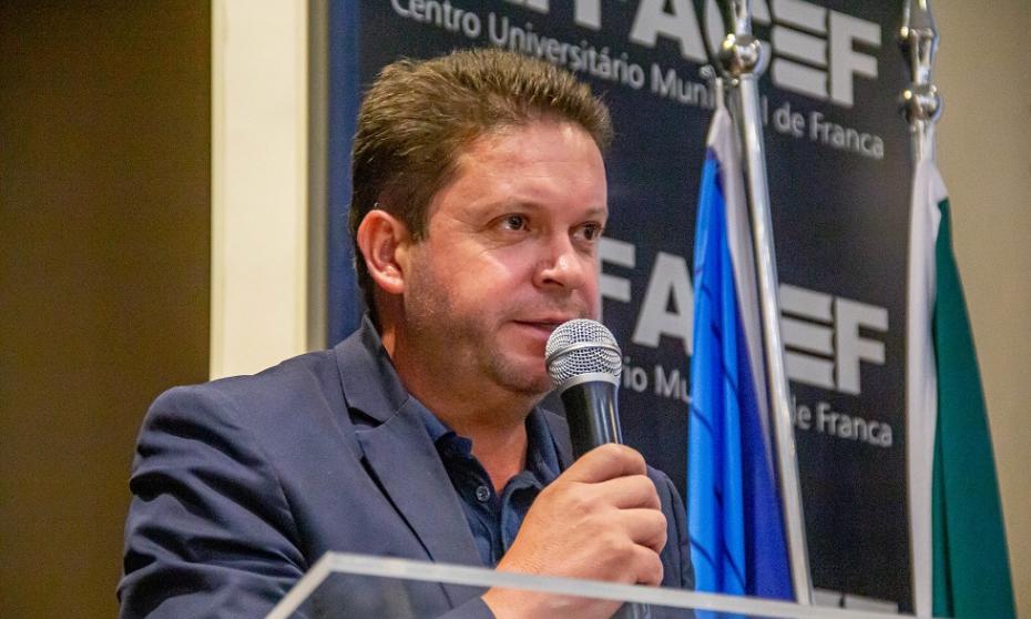 Carlinho enaltece papel da Câmara e convida vereadores para inauguração da UBS do City Petrópolis