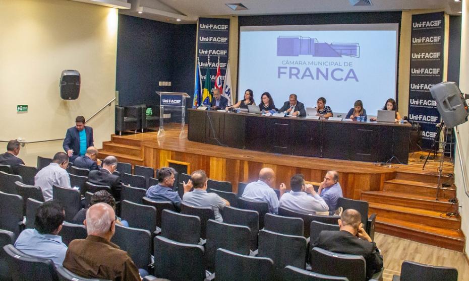 Câmara de Franca aprova projeto que cria Programa de Difusão de Libras 