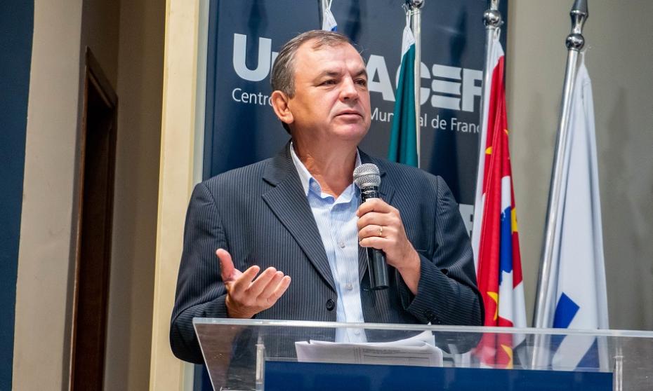 Pelizaro critica Estado por terceirização de serviços; ‘energia e educação são inegociáveis!’