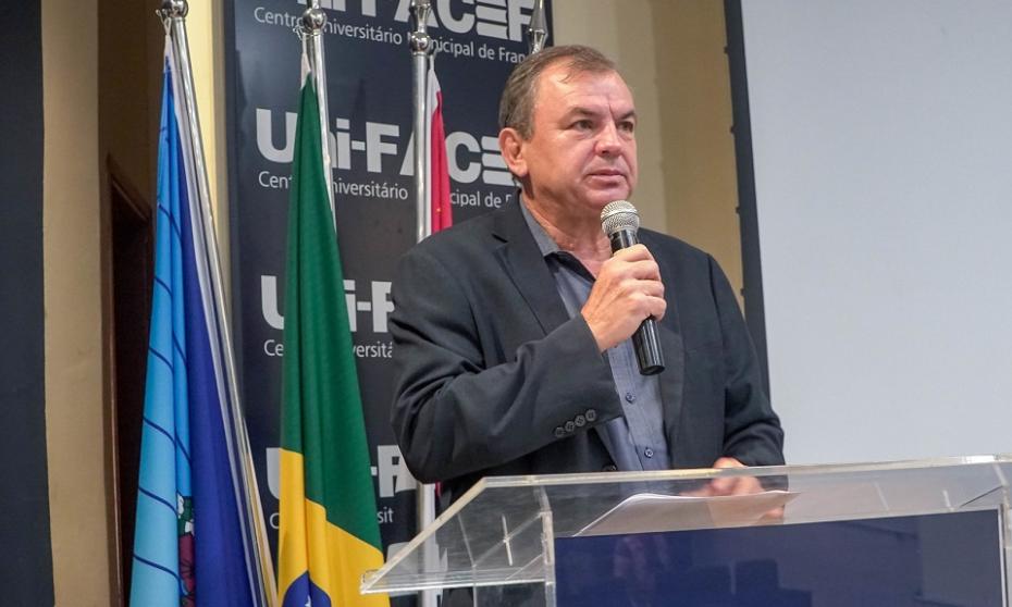 Pelizaro defende ações contra racismo e destaca redução de desemprego no Brasil