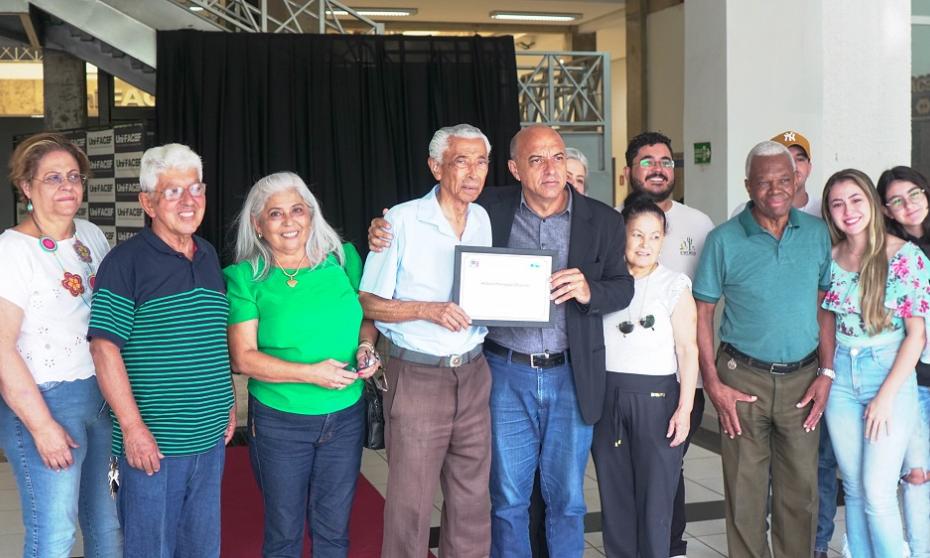 Câmara aprova homenagem e eterniza nome de Helena Marroque Oliveira