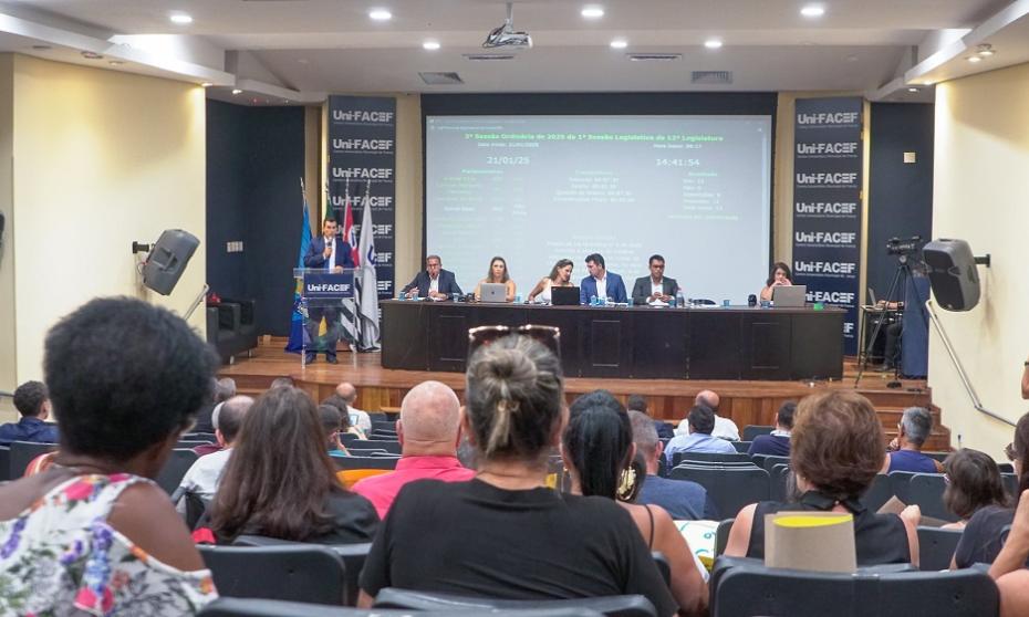 1º turno: Câmara aprova Reforma Administrativa com destaques e mantém atividades do CEI