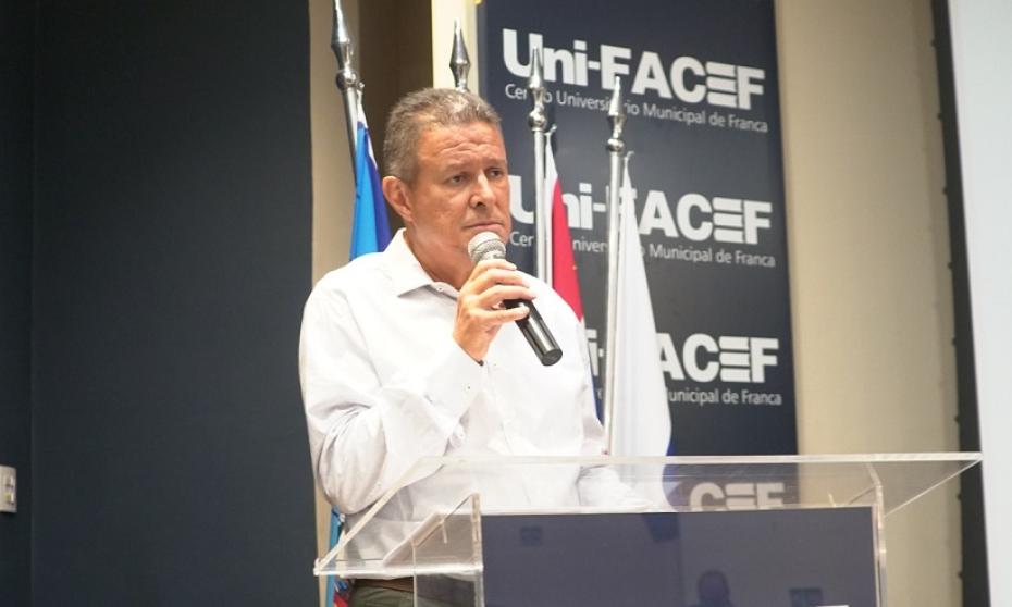 Munícipe debate criação de novos cargos de assessores parlamentares
