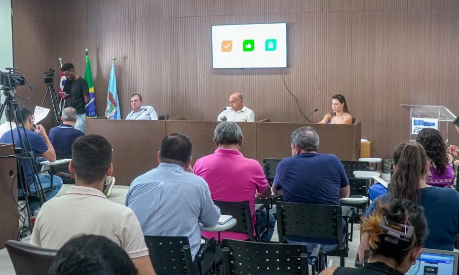 Comissões da Câmara de Franca avaliam projetos de lei e homenageiam vítimas de acidente