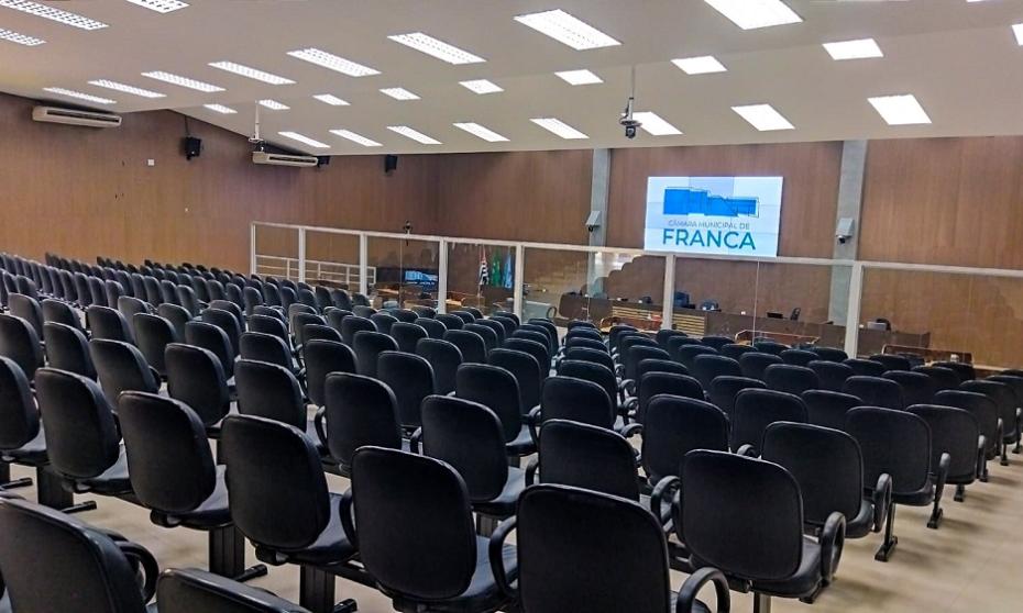 Comissões debatem revisão salarial de servidores municipais e implementação do ‘Botão do Pânico’