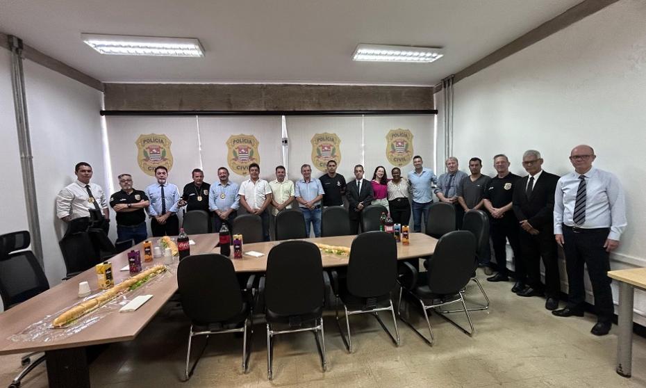 Vereadores visitam CPJ da Polícia Civil: corporação se destaca pela eficiência