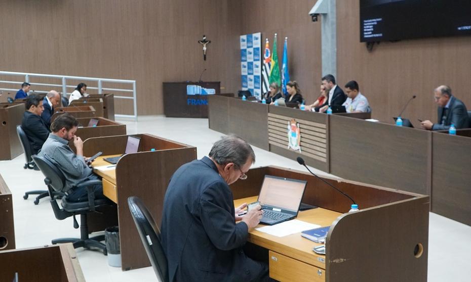 Câmara aprova flexibilização de pontos de venda de garapa e redução de prazo para declaração de utilidade pública