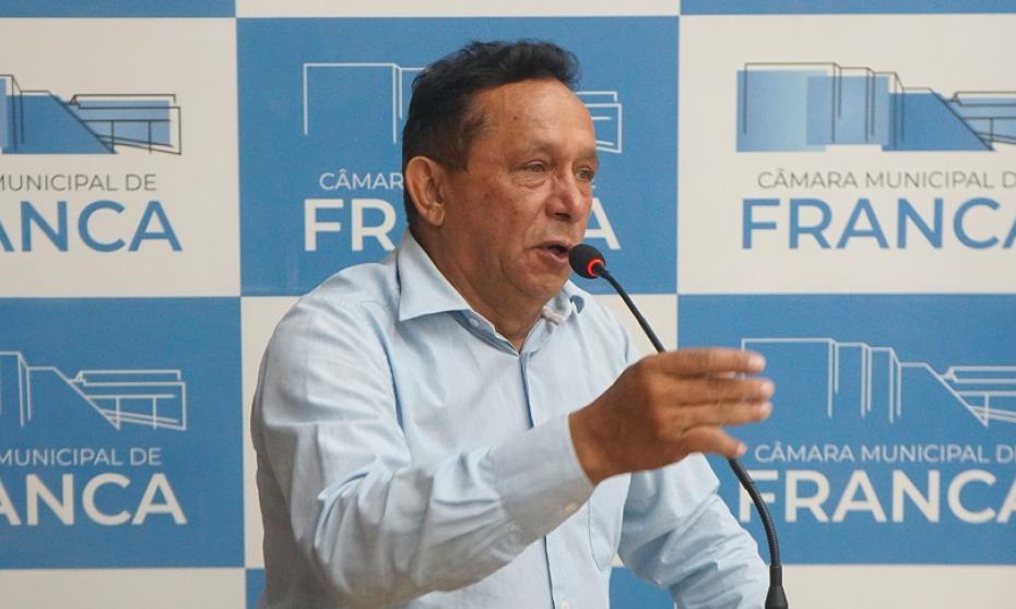 Zezinho Cabeleireiro pede agilidade em obras para desinterdição de rua e construção de ponte
