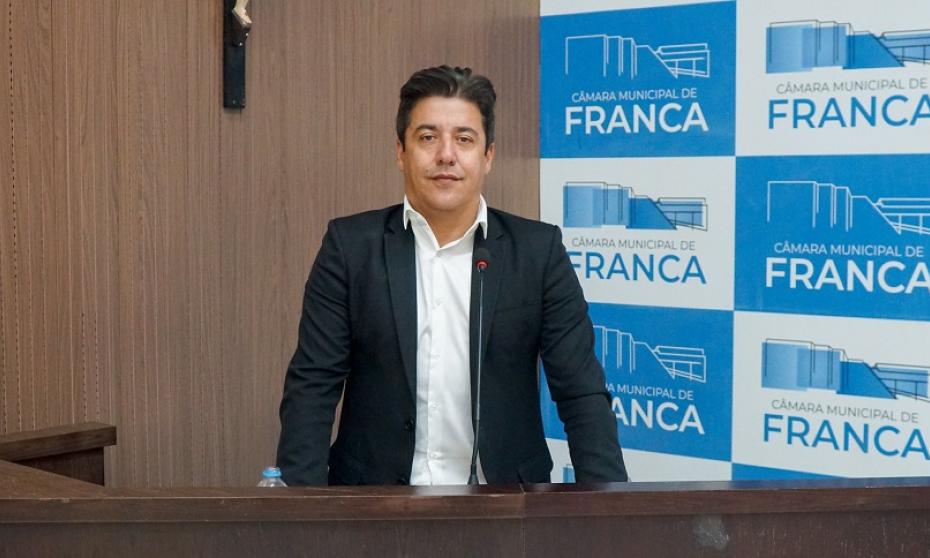 Fransérgio Garcia denuncia falta de medicamentos e anuncia projeto para adequação de alimentação escolar