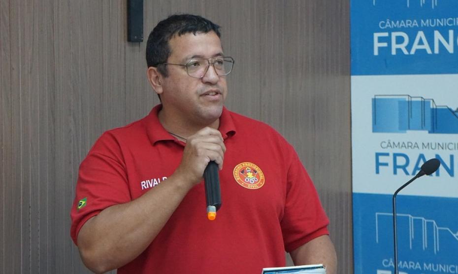 Munícipe reclama de atraso de obras, falta de segurança e falta de incentivo para empresas 