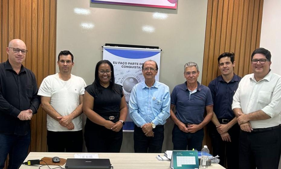 Vereadores de Frente Parlamentar se reúnem com diretores e gestores da Santa Casa de Franca