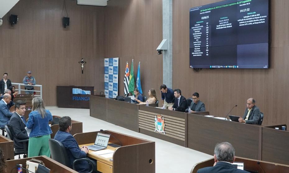 Câmara autoriza licitação do transporte e abre mão de impositivas para auxiliar na redução do valor da tarifa