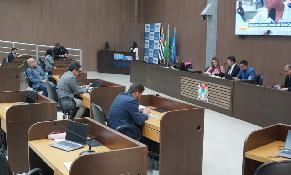 Câmara de Franca aprova projetos de proteção animal e combate à dengue 