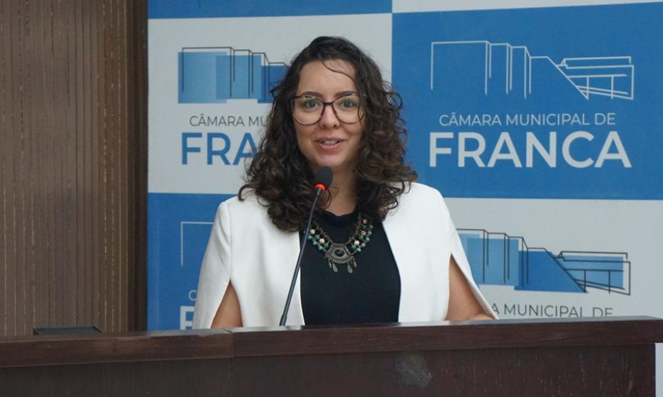 Marília alerta sobre regras para uso de tecnologia e pede mais transparência sobre obras atrasadas
