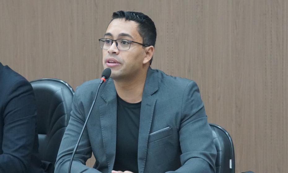 Walker Bombeiro defende escolas cívico-militares e pede respeito à decisão democrática