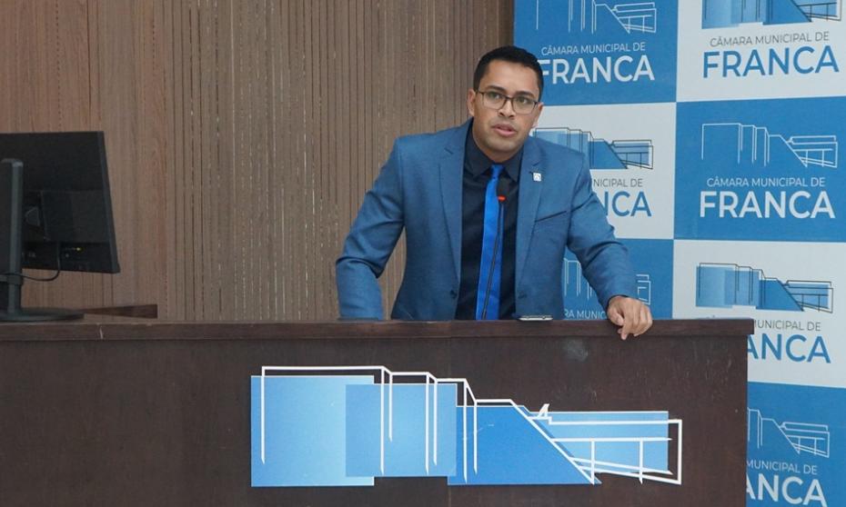 Walker Bombeiro lamenta desrepeito às pessoas com deficiência e cobra explicações sobre professores de apoio