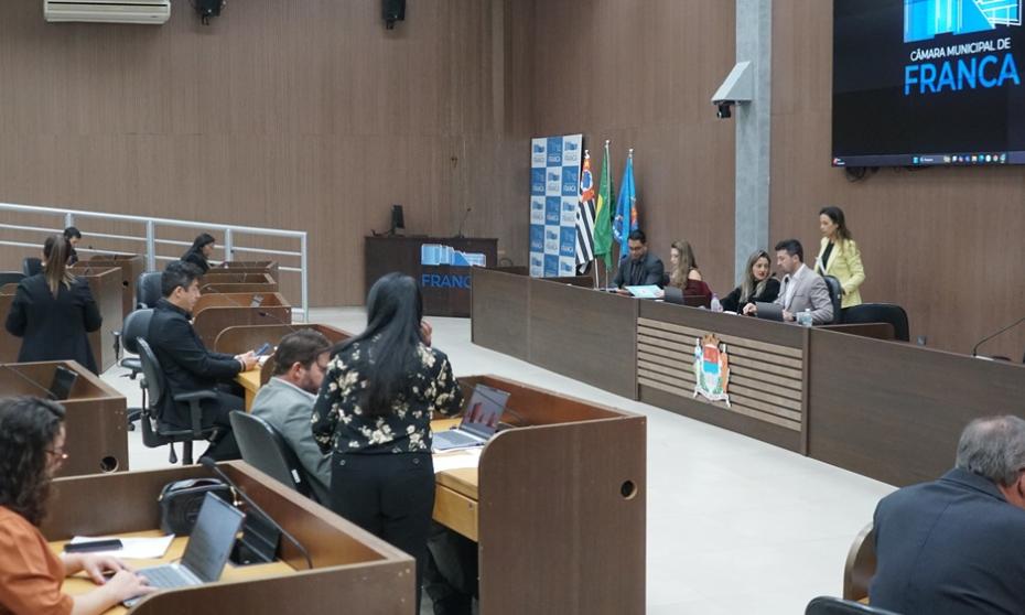 Câmara aprova regulamentação para ambulantes e projetos voltados à comunidade LGBTI+