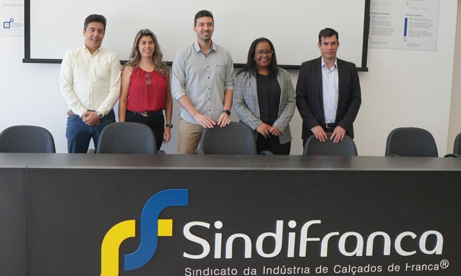 Câmara discute fortalecimento do setor calçadista em visita ao Sindifranca