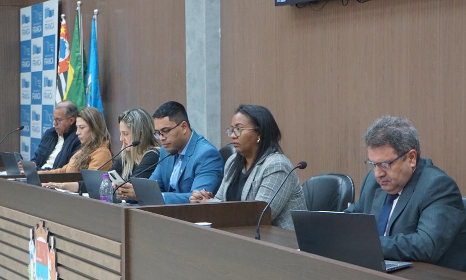 Câmara aprova ações para pessoas com altas habilidades e criação de programa ‘Pontilhão Iluminado’