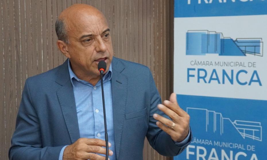Claudinei da Rocha cobra solução para descarte de resíduos têxteis e propõe uso de ecopontos