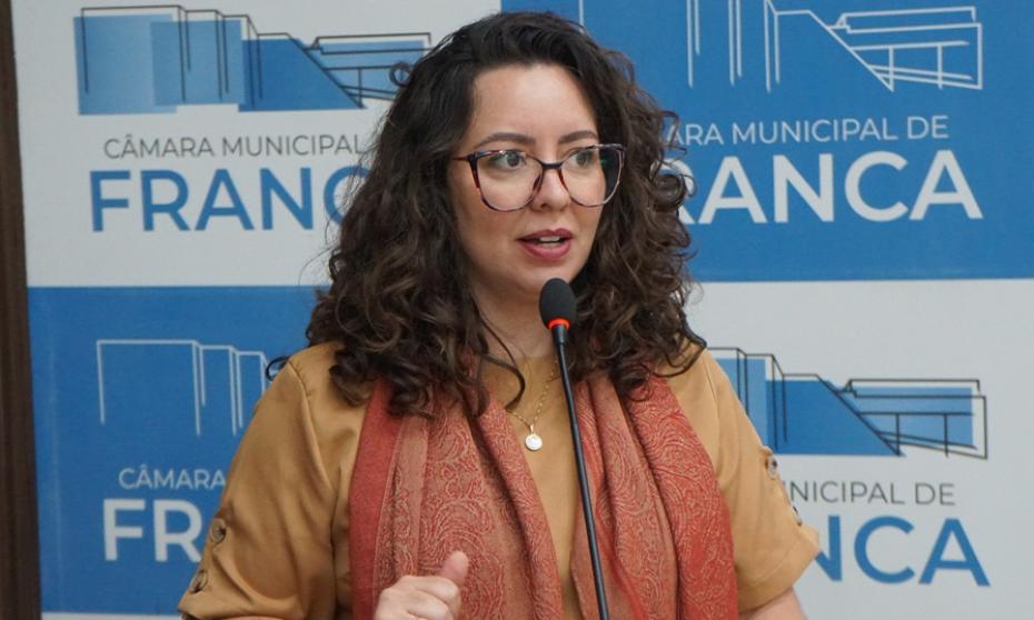 Marília Martins aponta falhas na atenção básica de saúde e defende soberania econômica
