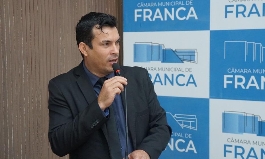 Leandro O Patriota cobra melhorias na saúde e anuncia instalação do SEST SENAT em Franca