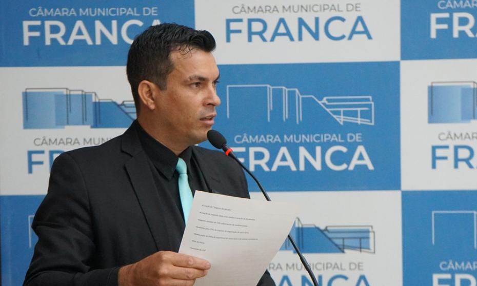 Leandro O Patriota critica aumento de impostos e aponta injustiças contra ex-presidente Bolsonaro 