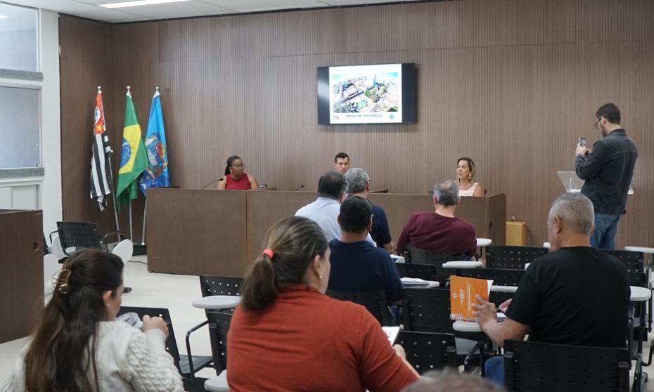 Vereadores discutem desafios na regulação de leitos com secretária de Saúde