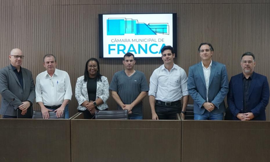 Frente Parlamentar da Saúde debate regulação de vagas e ampliação de leitos com diretores da Santa Casa de Franca