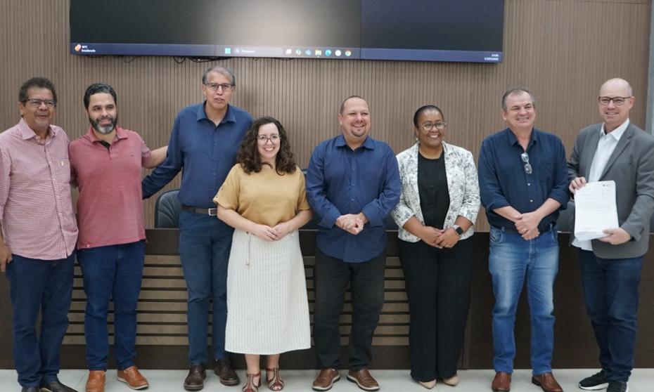 Vereadores apresentam reivindicações locais em encontro com supervisor do Ministério da Saúde