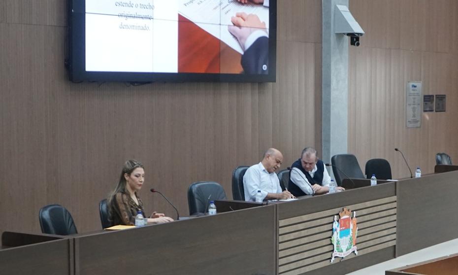 Mudança viária, repasse a entidades e crédito para escolas avançam nas Comissões 