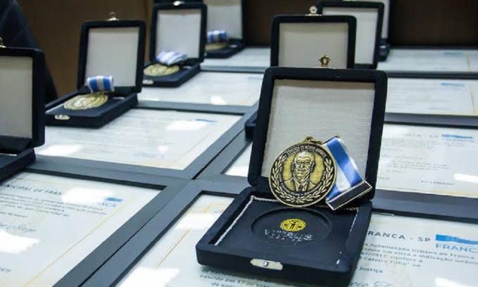Profissionais do Judiciário, MP e advocacia recebem Comenda de Mérito Jurídico em Franca
