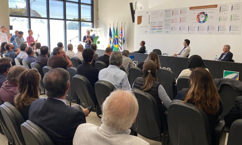 Governador Zema participa de encontro em Franca com vereadores e empresários para discutir economia
