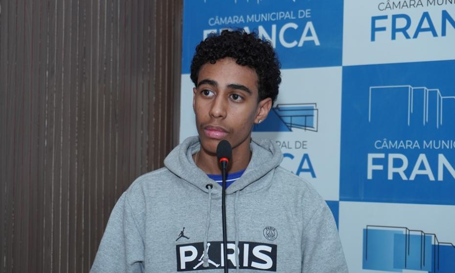 Estudante pede apoio da Câmara para impedir mudança em escola estadual