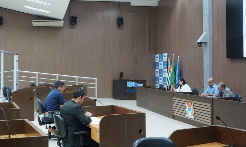 Valorização de fisioterapeutas e Programa de Apoio ao Aleitamento Humano avançam nas Comissões