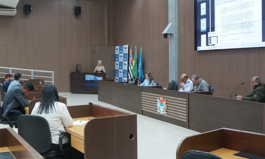 Setembro Azul, Selo da Inclusão e Brigada Ambiental avançam nas Comissões