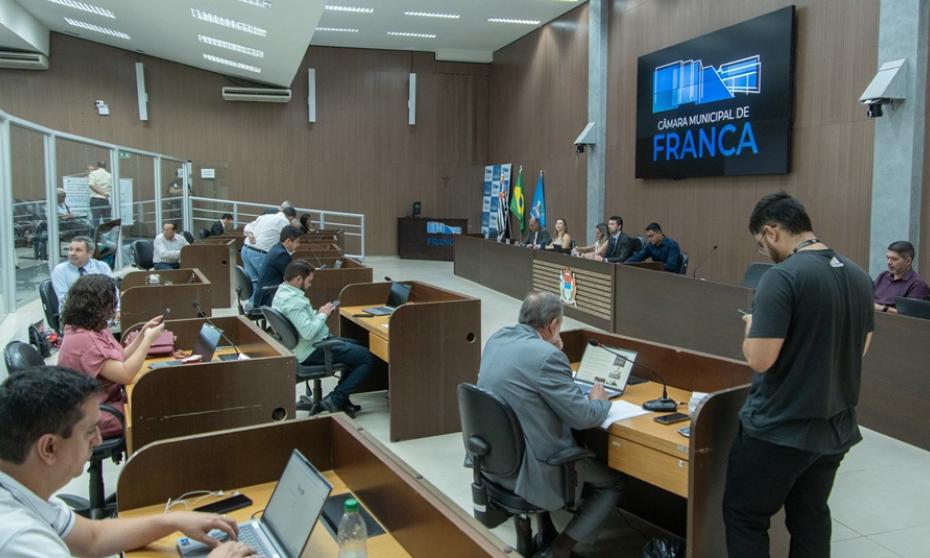 Câmara aprova programa de incentivo à amamentação, apoio acumuladores de animais e frente em defesa do funcionalismo 