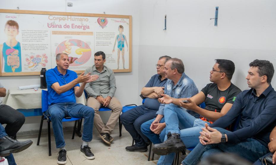 Foto dos vereadores presentes na reunião