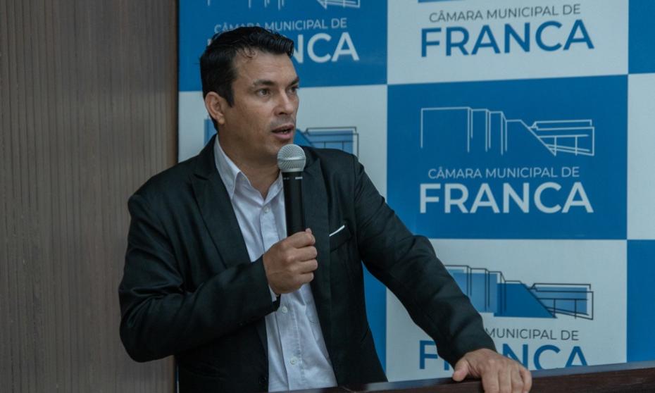 Leandro O Patriota cobra esclarecimentos da Sabesp e relata visita a Brasília