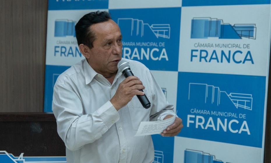 Zezinho Cabeleireiro alerta sobre atraso de obras em ponte e celebra lei que regulamenta rodeio na cidade