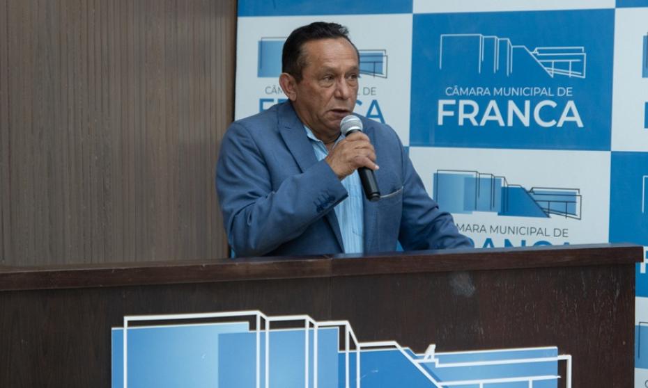 Zezinho Cabeleireiro pede esclarecimentos sobre vigência do contrato da Área Azul