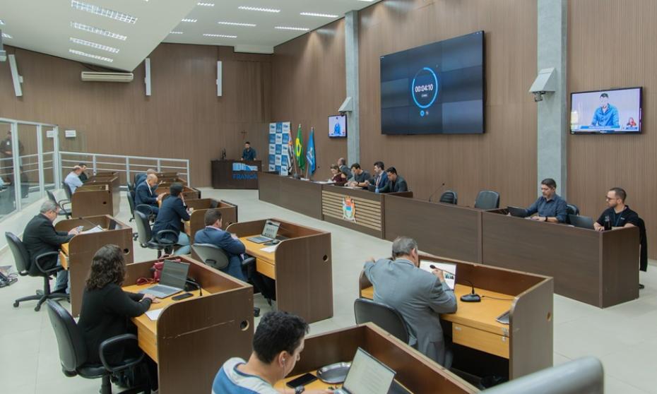 Câmara aprova Semana do Profissional de Fisioterapia, Dia das Artes Marciais e frente para redução do ISS