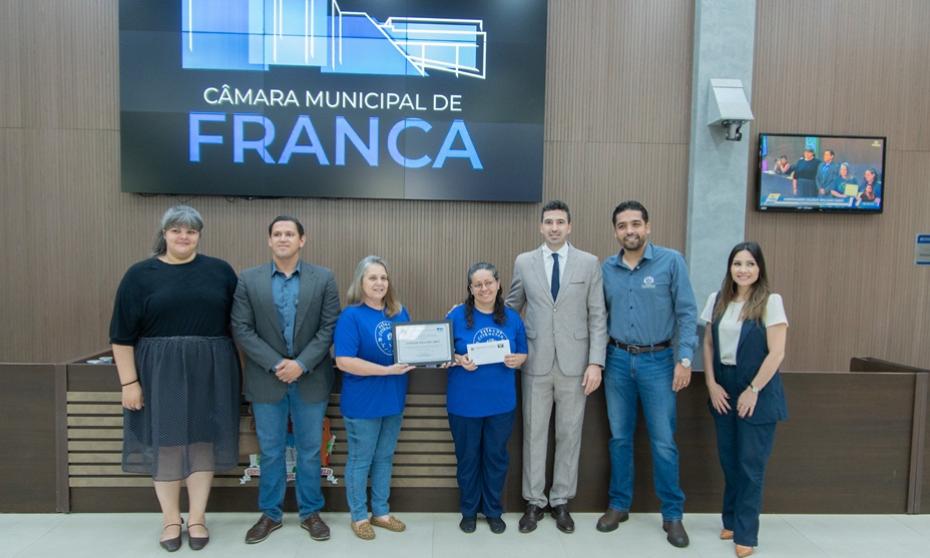 Câmara de Franca homenageia Colégio William Carey por excelência na educação