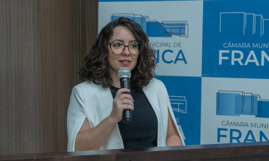 Marília Martins cobra justiça, condena violência e critica Tarcísio por fala sobre vítimas do metanol