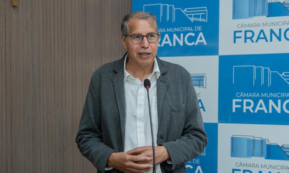 Marcelo Tidy aborda crise dos Correios, reformas em escolas e desafios na saúde pública