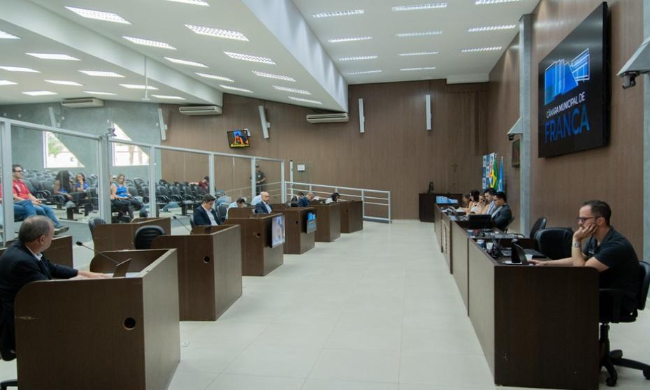 Câmara aprova em urgência crédito de R$ 1,8 milhão para obras e melhorias em bairros 