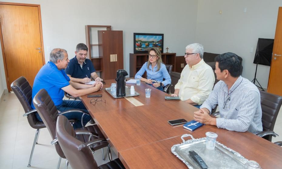 Câmara de Franca recebe visita do CREA-SP estuda parcerias e políticas públicas A Câmara Municipal de Franca recebeu, nesta quinta-feira (16), representantes do Conselho Regional de Engenharia e Agronomia do Estado de São Paulo (CREA-SP) para uma visita i