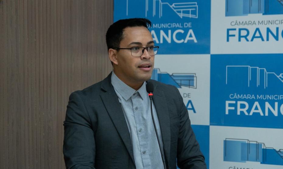 Walker Bombeiro reforça convite para audiência sobre moradias da CDHU e cobra melhorias na saúde e segurança